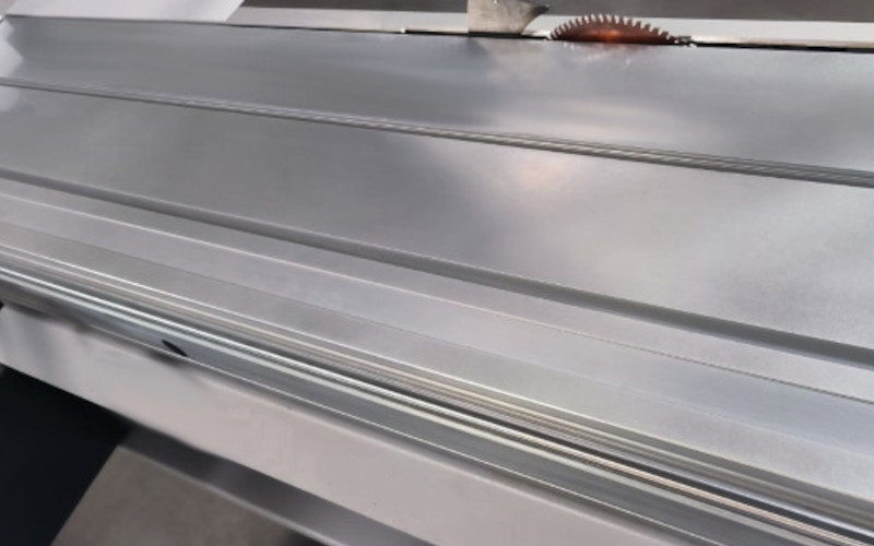 Formátovací pila s předřezem SICAR SEGA C40 volitelná výbava - formátovací stůl 3800 mm