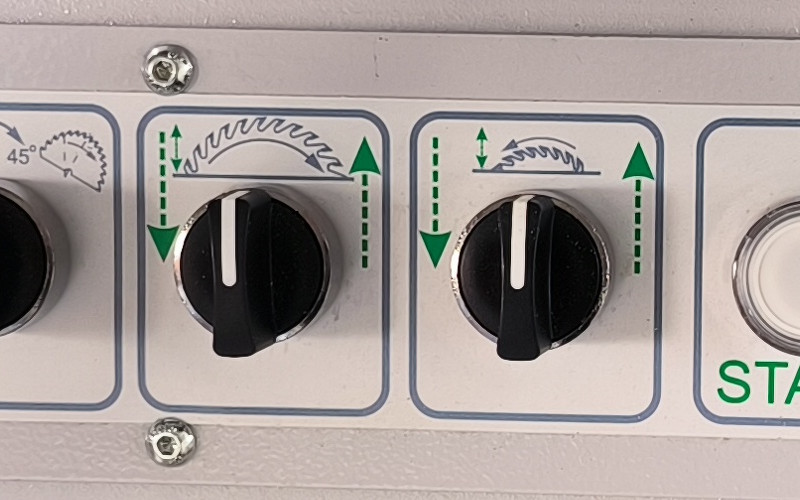 Formátovací pila s předřezem NIKMANN S350 motorický zdvih pilového kotouče a předřezového kotouče