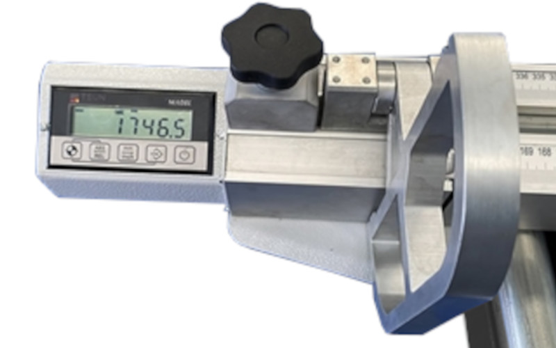 Formátovací pila s předřezem NIKMANN S350 doraz na příčné pravítko s digitálním odměřováním