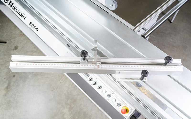 Formátovací pila s předřezem NIKMANN S350 přídavné úhlovací pravítko