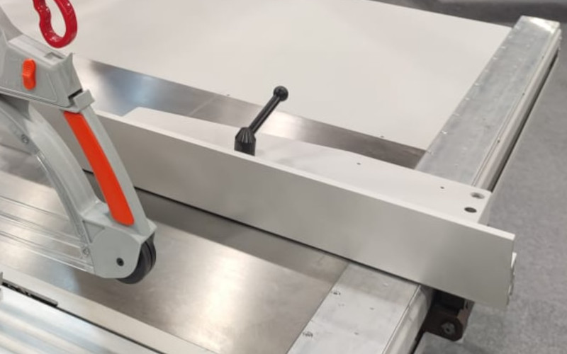 Formátovací pila s předřezem NIKMANN S350 paralelní pravítko s digitálním odměřováním