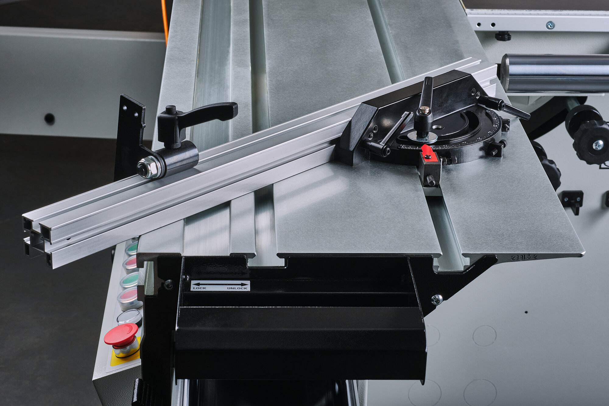 Formatovaci pila OAV-ABG SUPPRA 320M - úhlovací pravítko